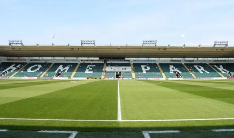 Tổng quan các khán đài bên trong sân Home Park