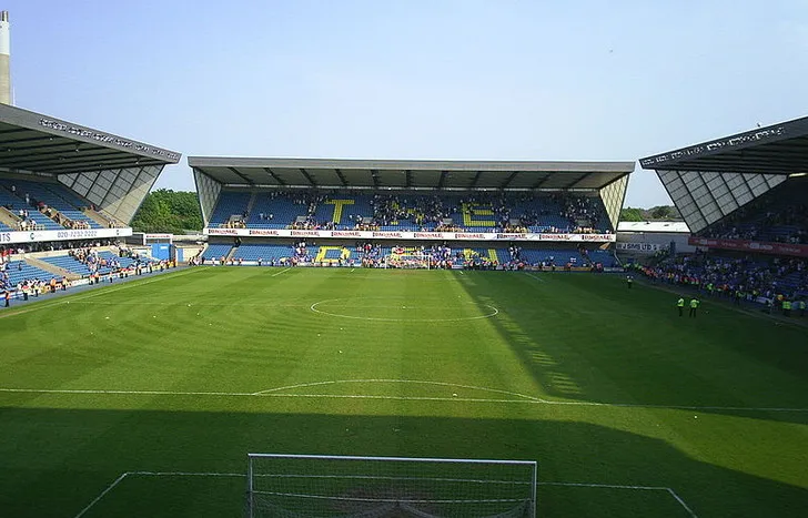 Tổng quan các khán đài tại sân nhà The Den của Millwall.