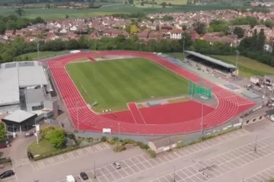 Tổng quan sân vận động Melbourne Stadium từ trên cao, sân nhà của Chelmsford City FC