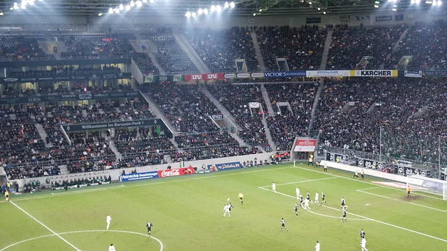 Trận đấu hấp dẫn giữa Borussia Mönchengladbach và Eintracht Frankfurt trên sân Borussia-Park.