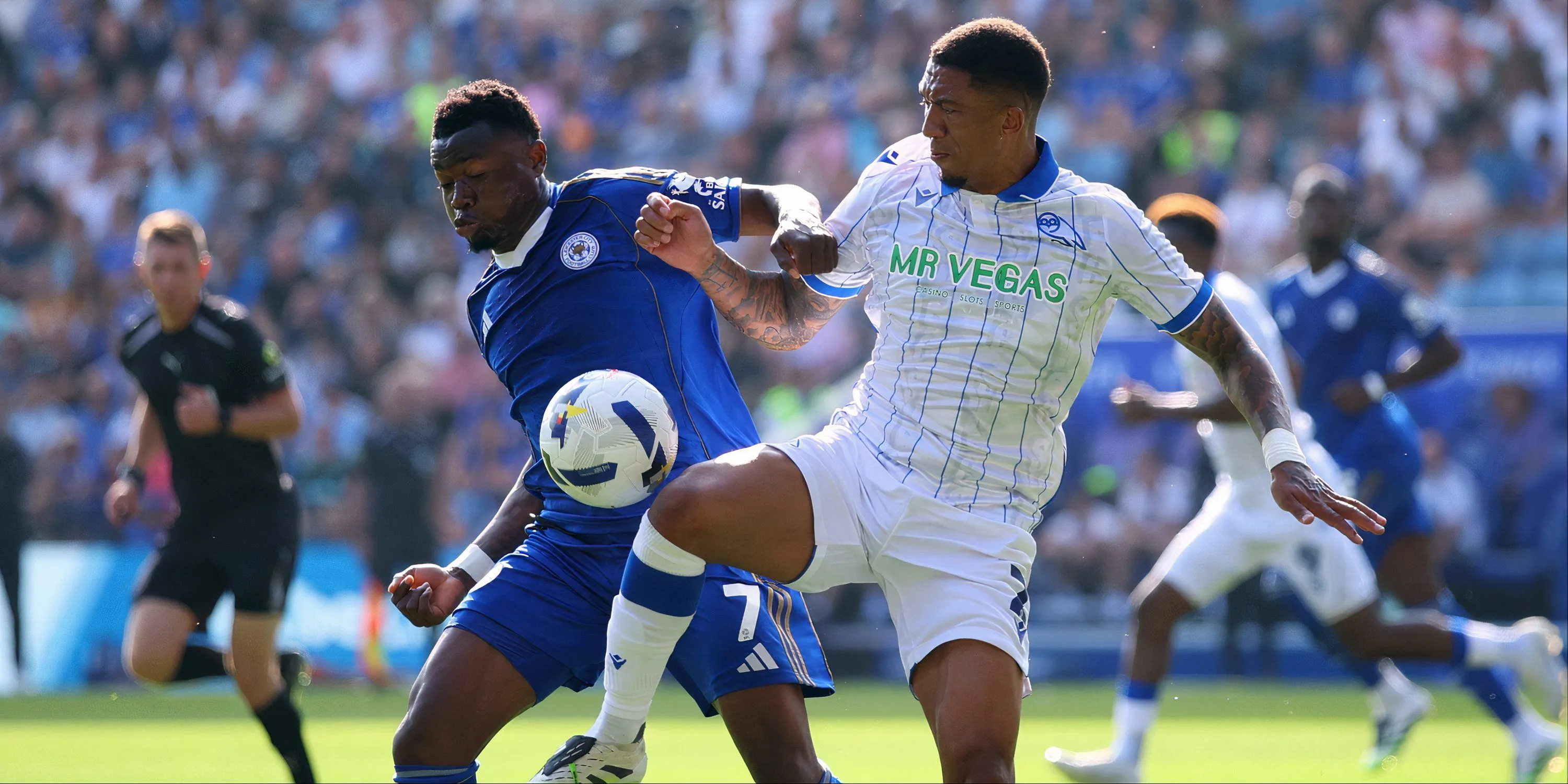 Abdul Fatawu trong màu áo Leicester City, cầu thủ chạy cánh tiềm năng của Everton