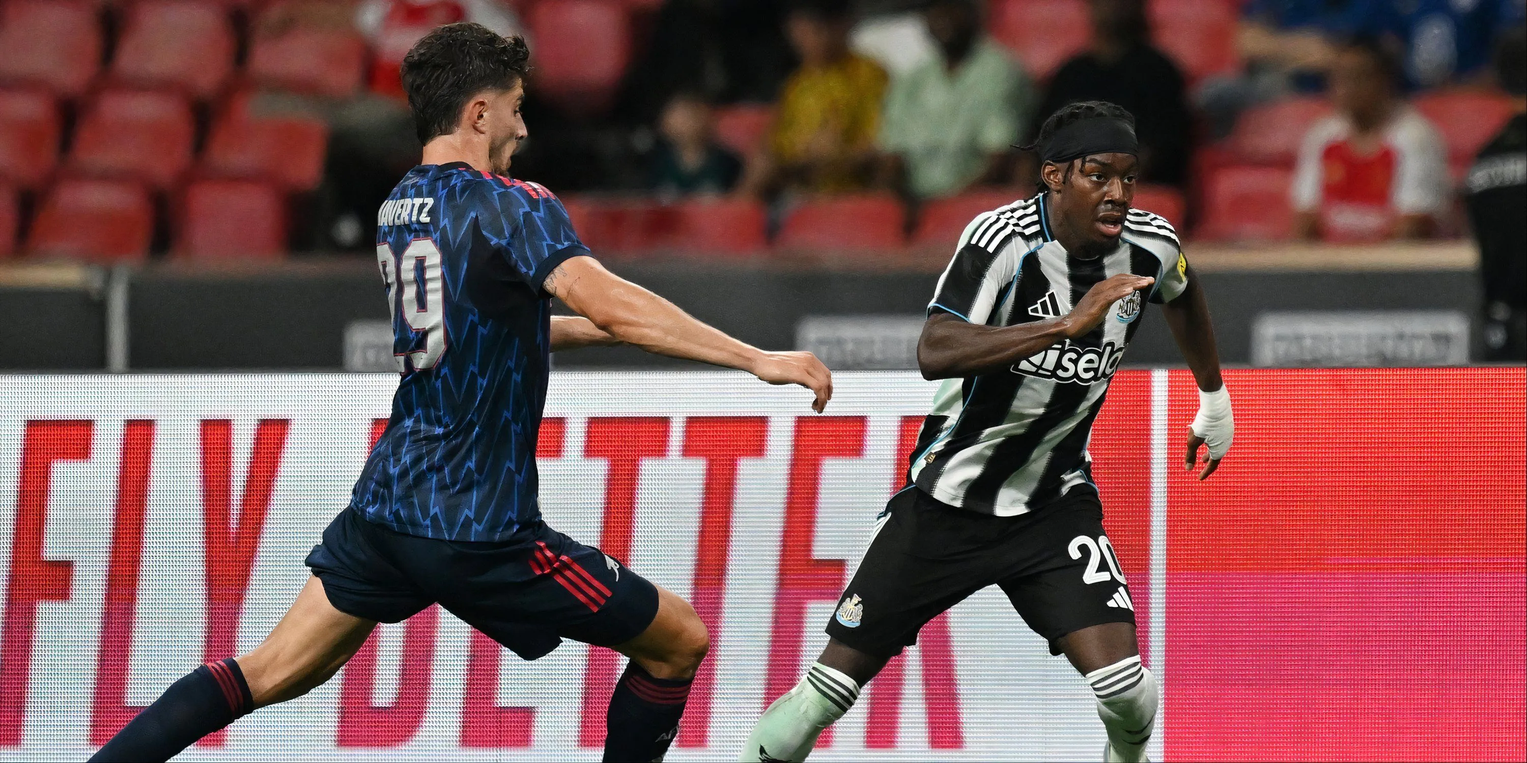 Anthony Elanga của Nottingham Forest, minh họa cho những cầu thủ chạy cánh mà Jørgen Strand Larsen có thể phối hợp tại Newcastle