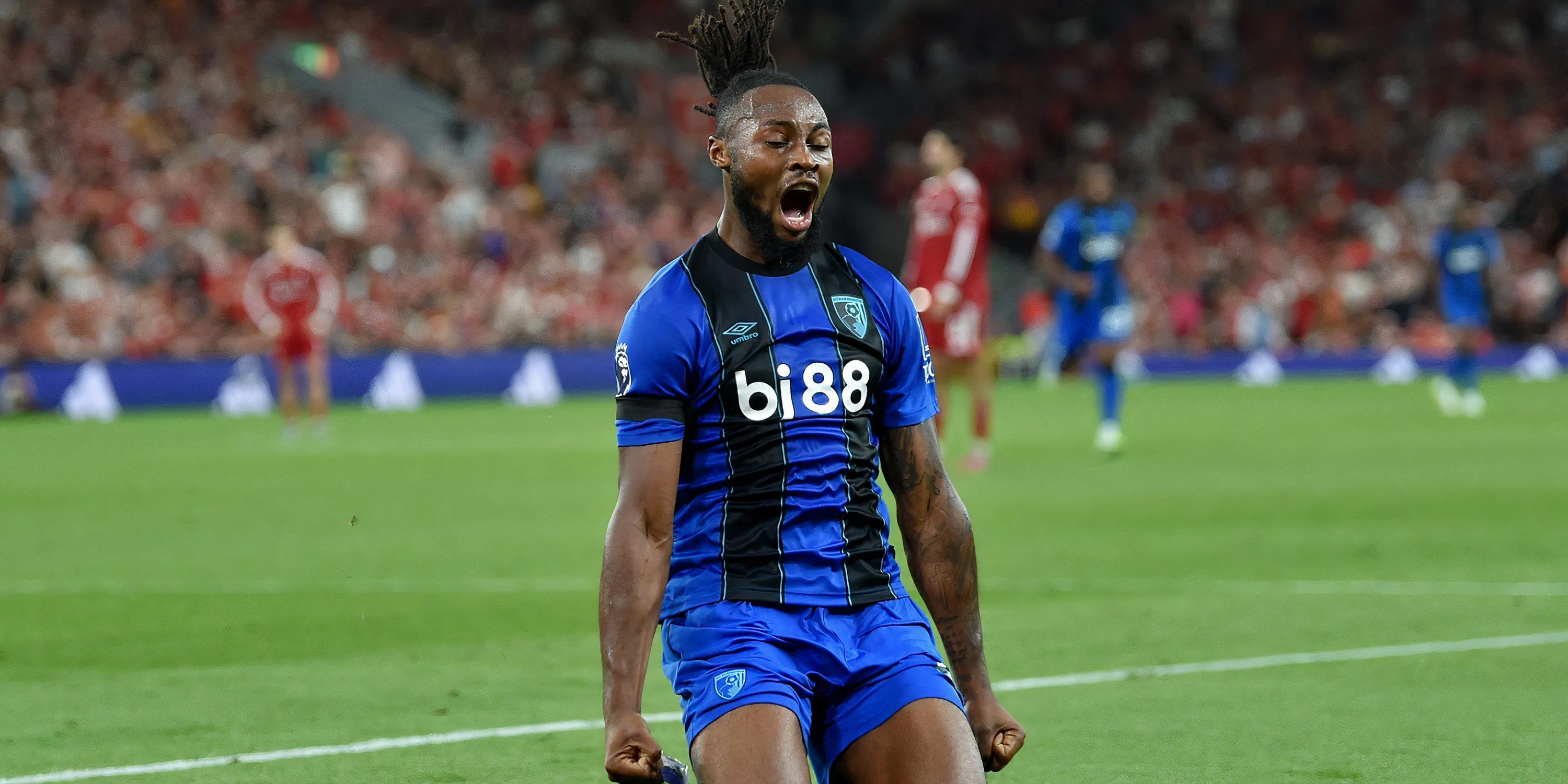 Antoine Semenyo ghi bàn vào lưới Liverpool