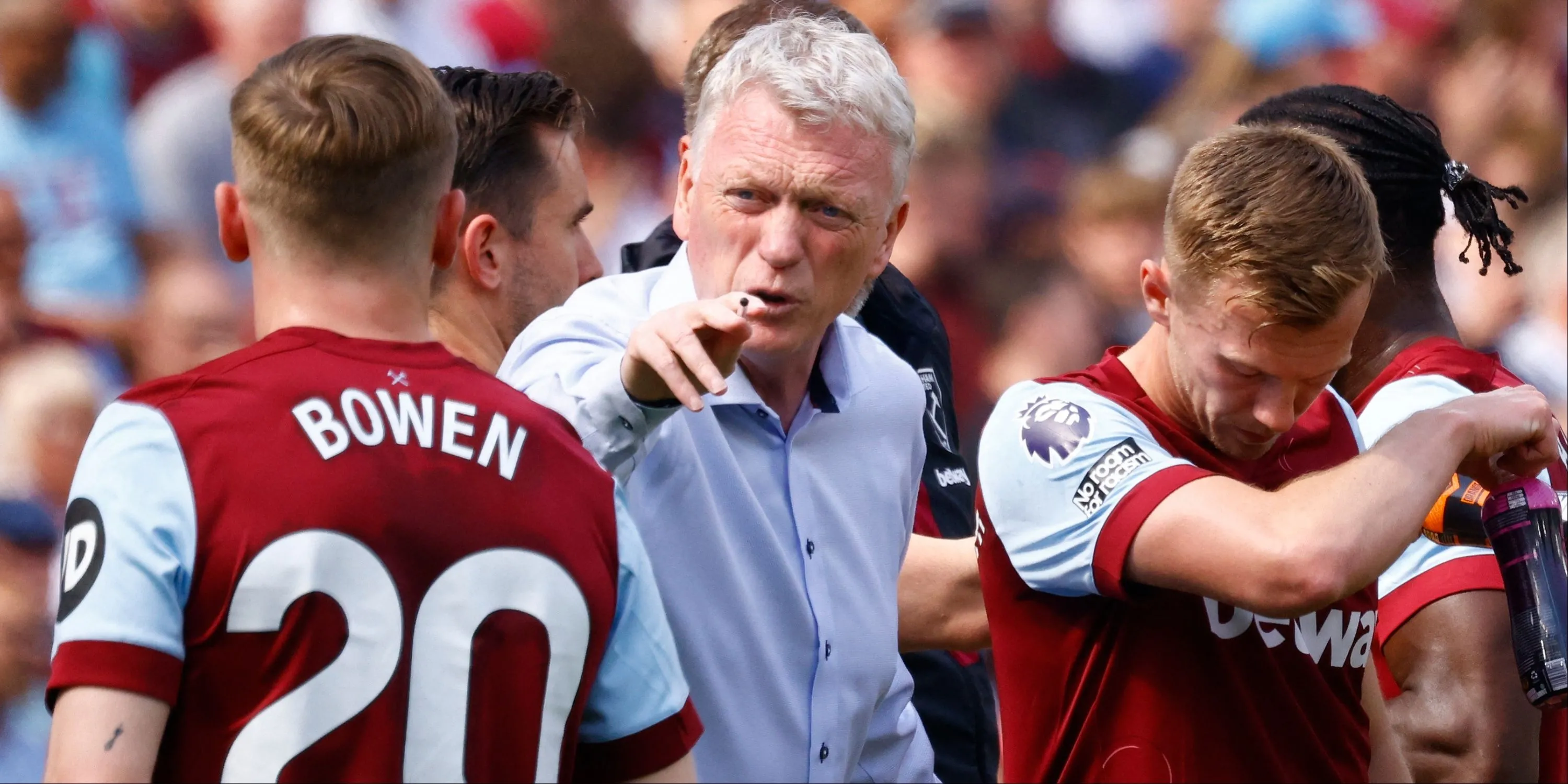 David Moyes và các cầu thủ West Ham, minh họa phong cách huấn luyện phù hợp với tiền đạo cánh