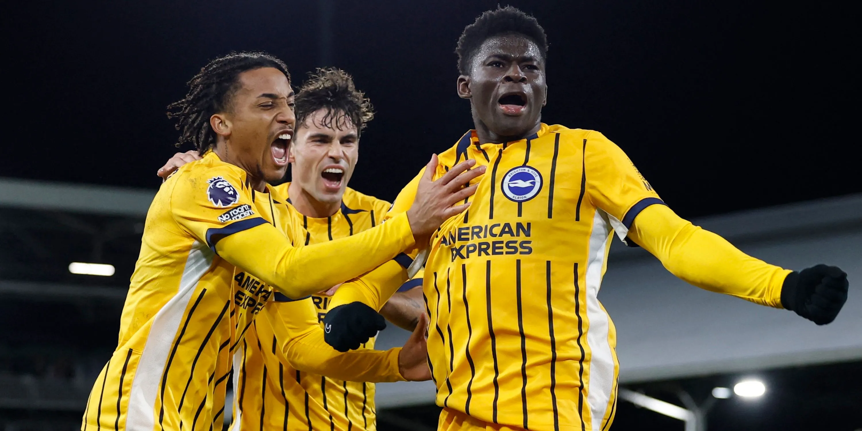 Matt O'Riley ăn mừng bàn thắng cùng đồng đội tại Brighton &amp; Hove Albion