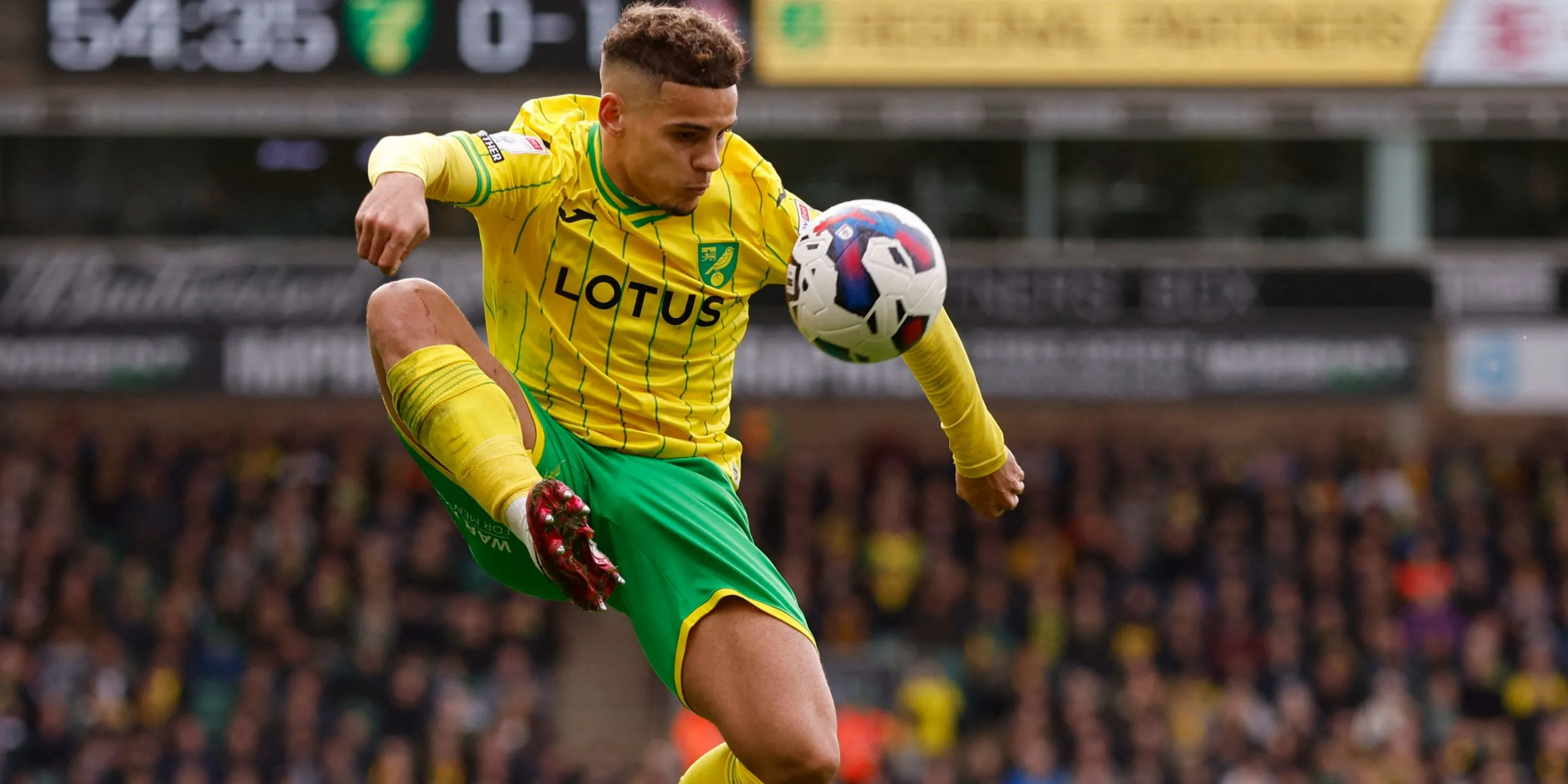 Max Aarons trong màu áo Norwich City, trước khi gia nhập Rangers