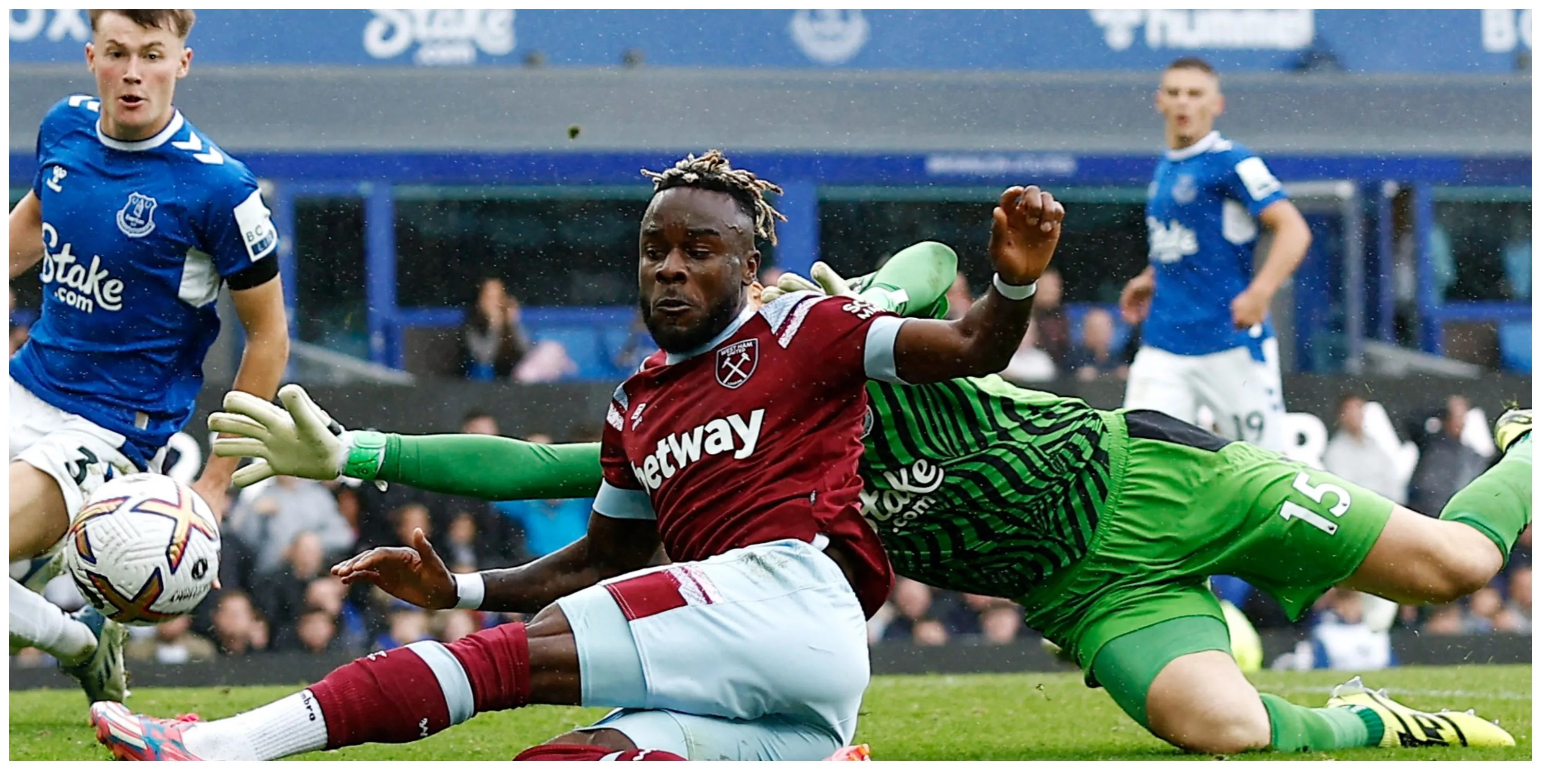 Maxwel Cornet của West Ham trong màu áo CLB