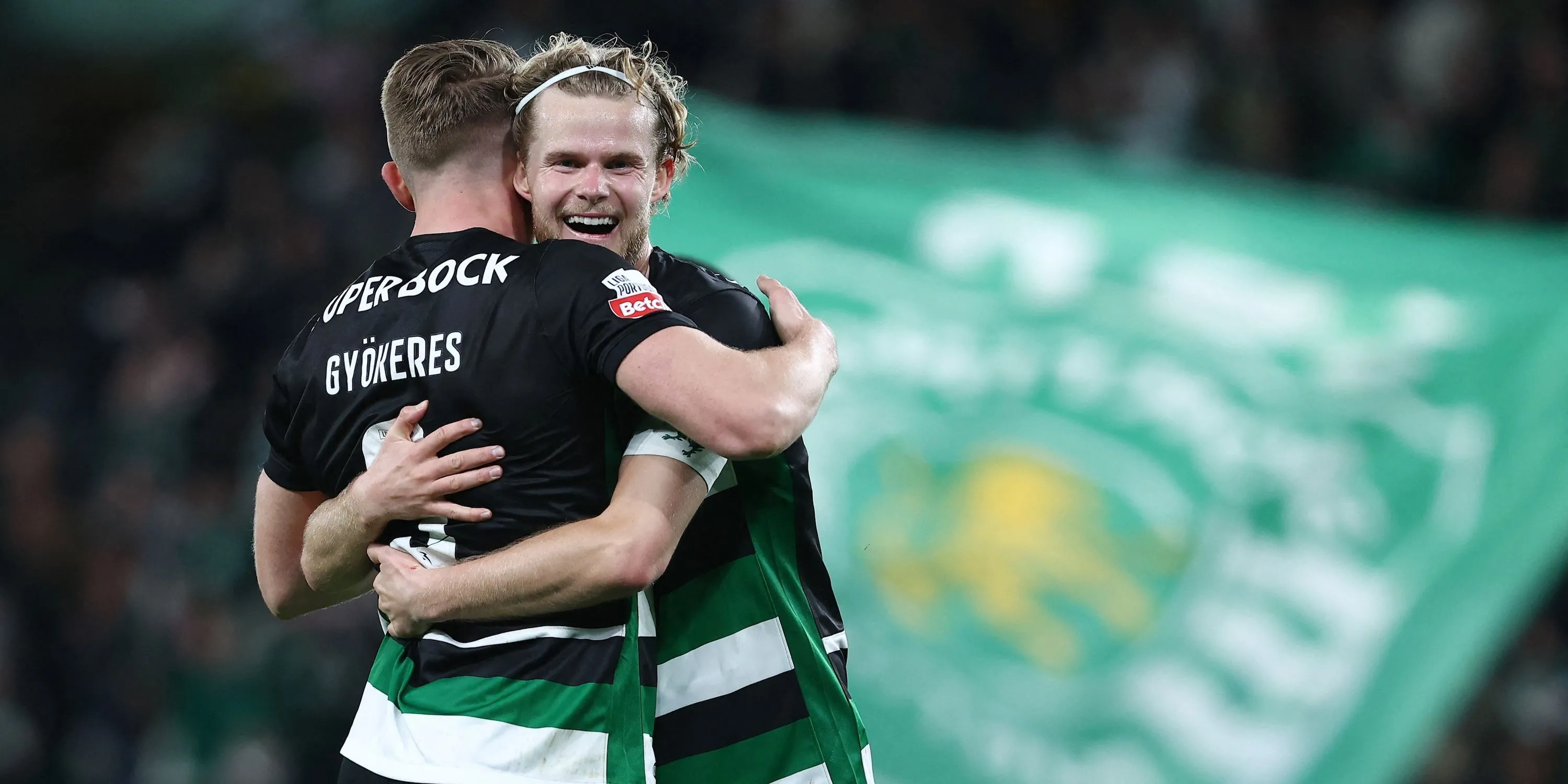 Morten Hjulmand (Sporting CP) ăn mừng bàn thắng cùng Viktor Gyokeres