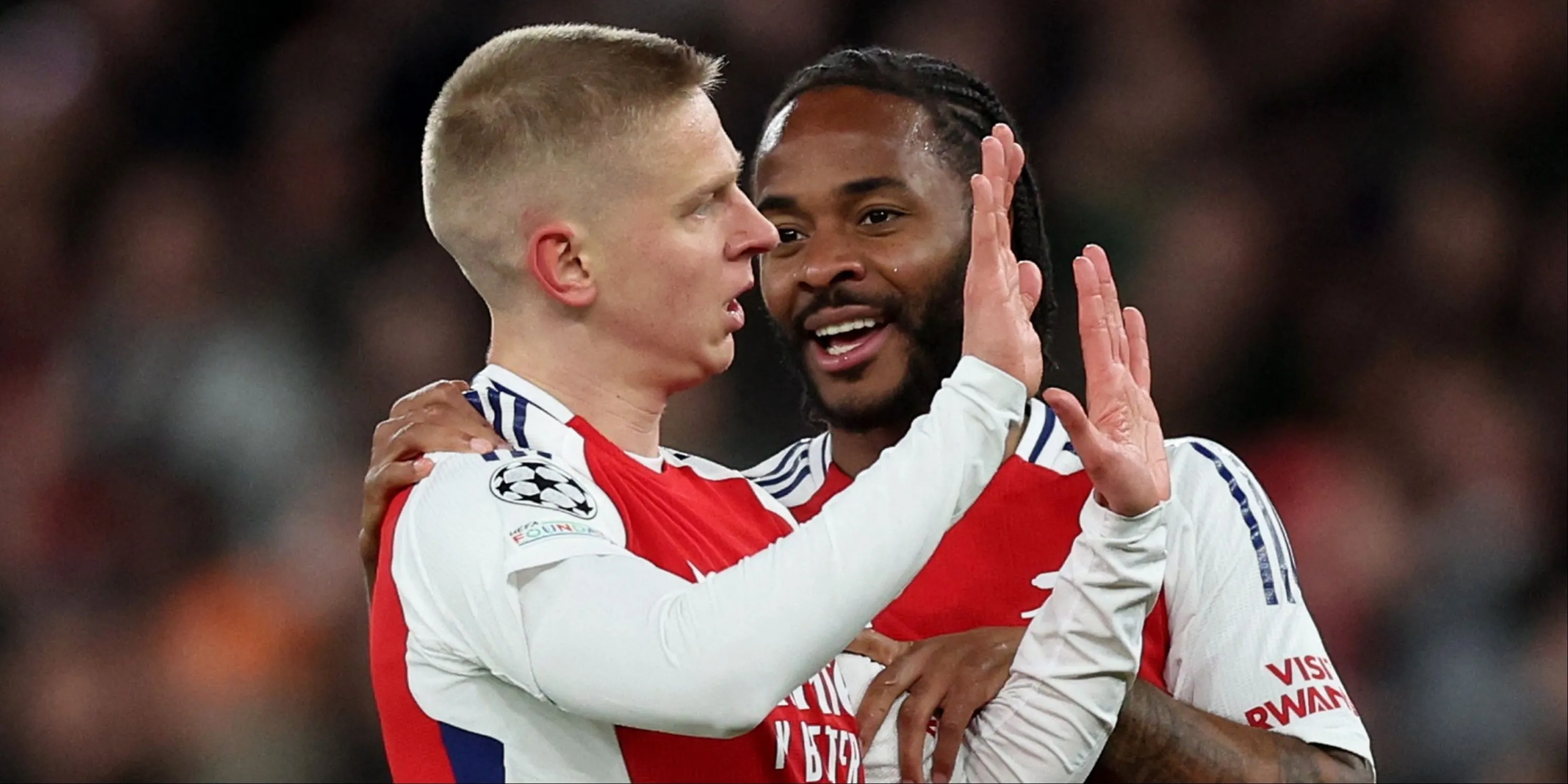 Oleksandr Zinchenko và Raheem Sterling trên sân Arsenal