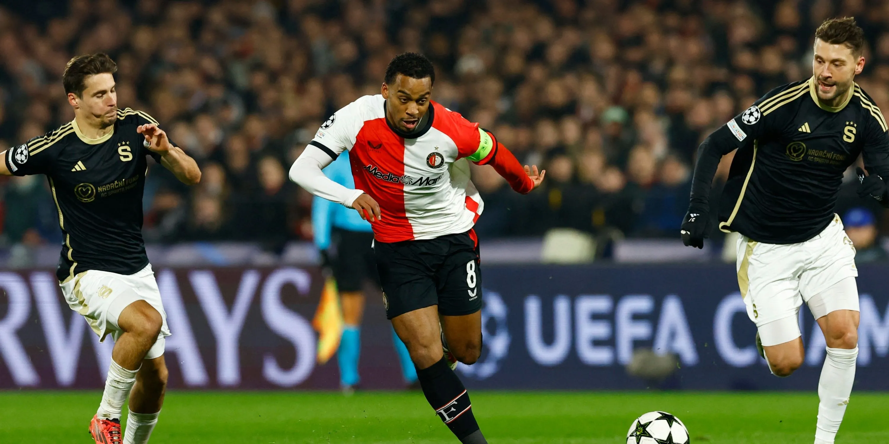 Quinten Timber thi đấu cho Feyenoord tại giải VĐQG Hà Lan Eredivisie