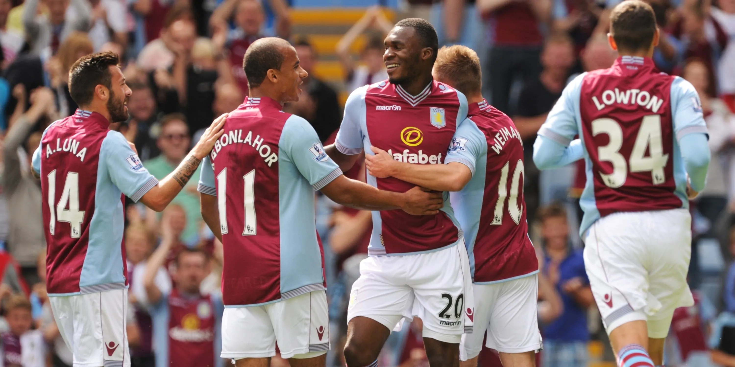 Christian Benteke cùng HLV Paul Lambert thời còn ở Aston Villa