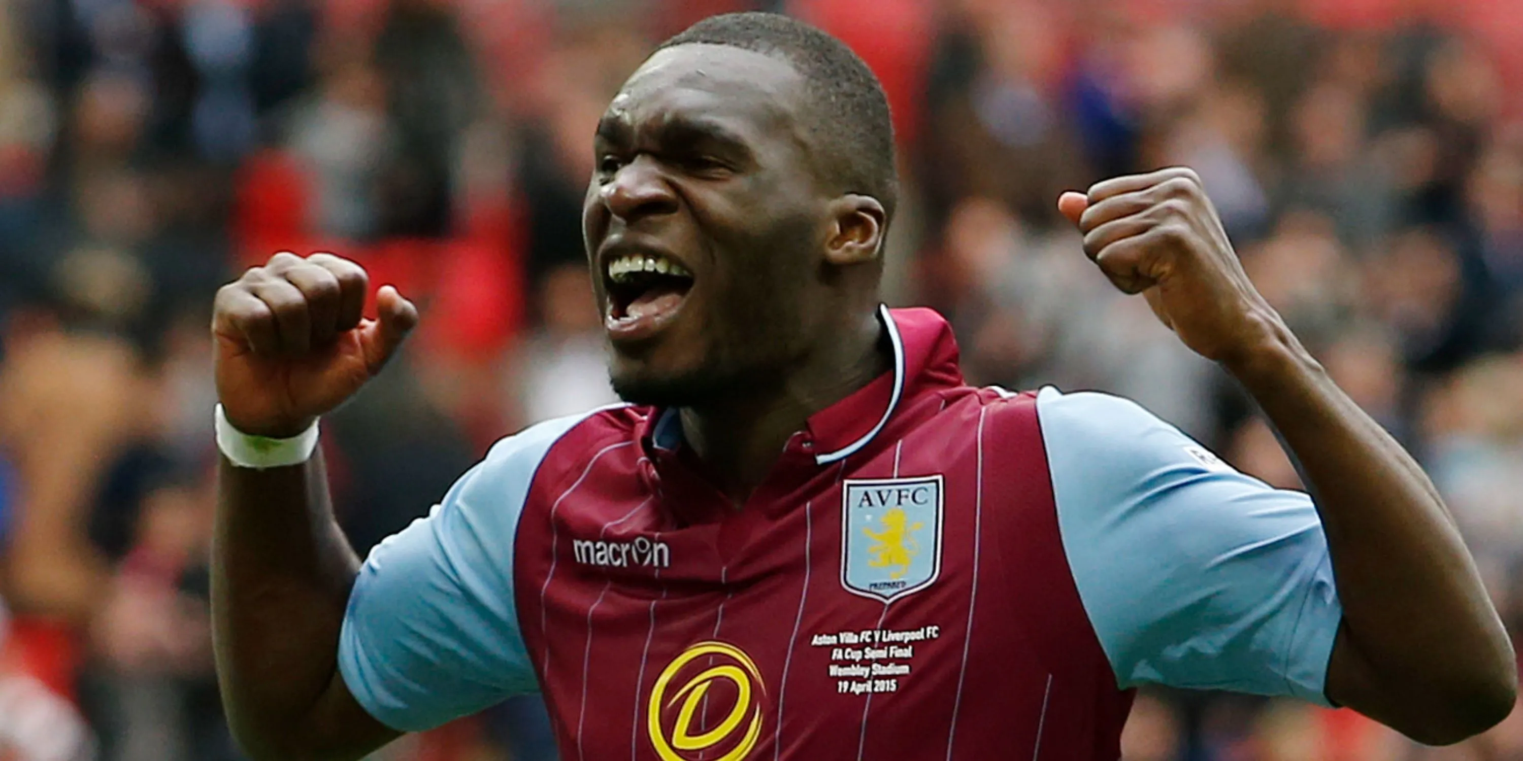 Christian Benteke trong màu áo Aston Villa sau khi gia nhập năm 2012