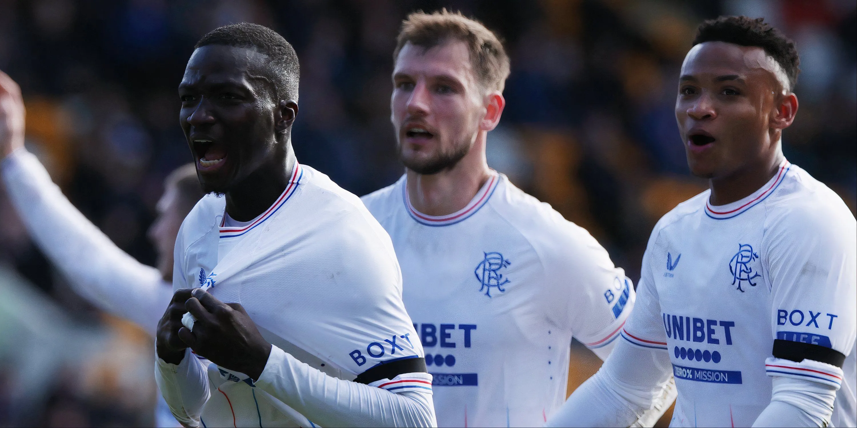 Diomande và Barisic của Rangers trong một trận đấu tại Premiership