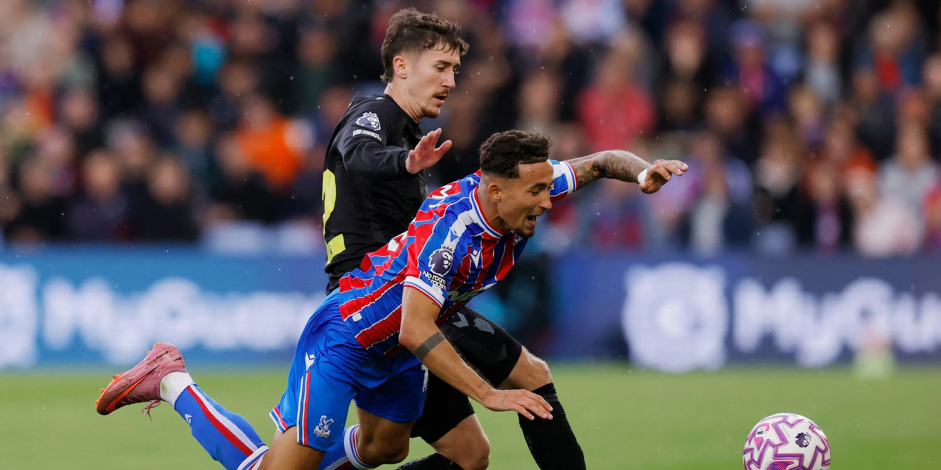 Hậu vệ Trai Hume trong màu áo Sunderland, cầu thủ có giá trị tăng vọt