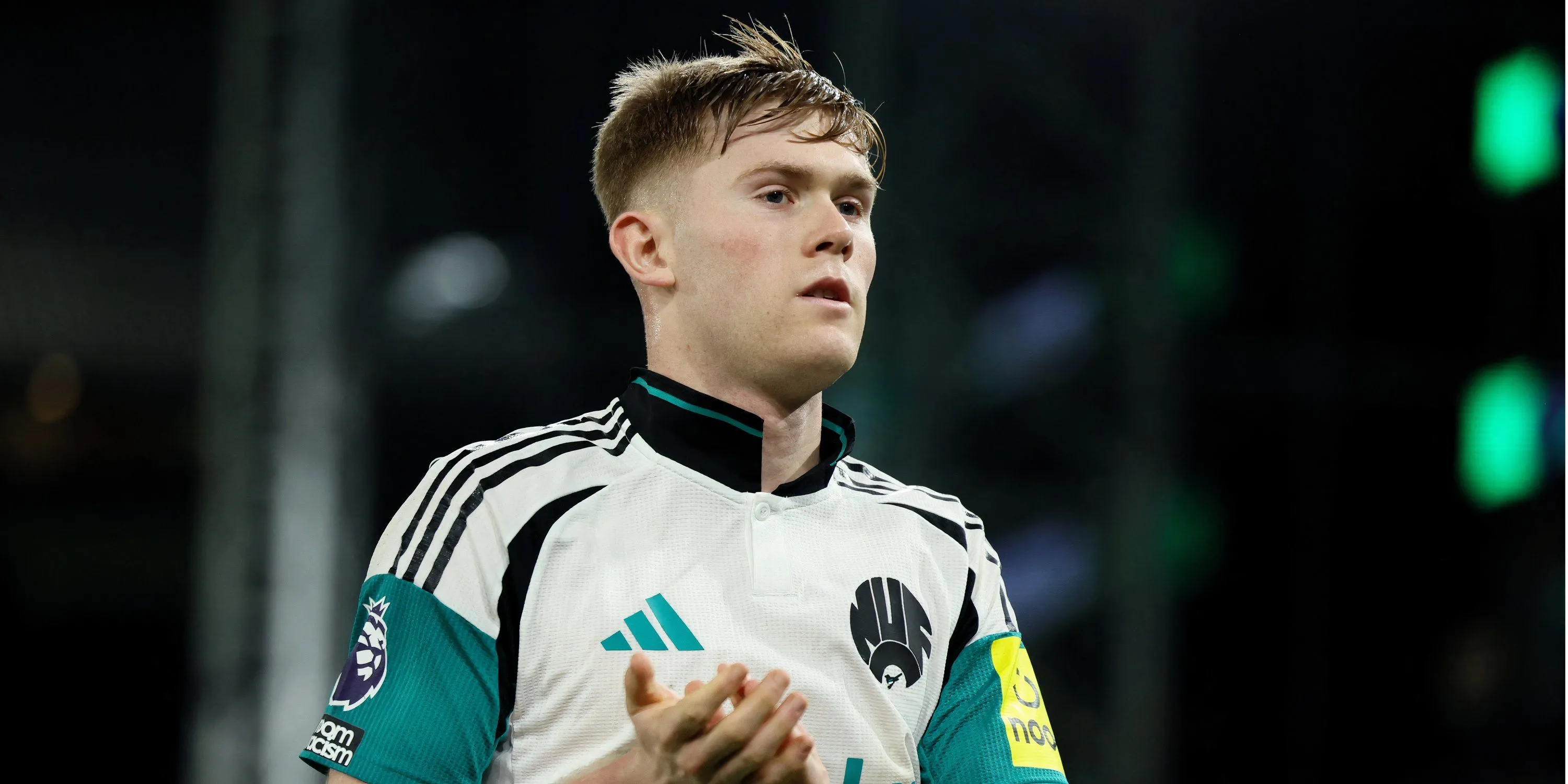 Lewis Hall thi đấu cho Newcastle United sau khi rời học viện Chelsea.