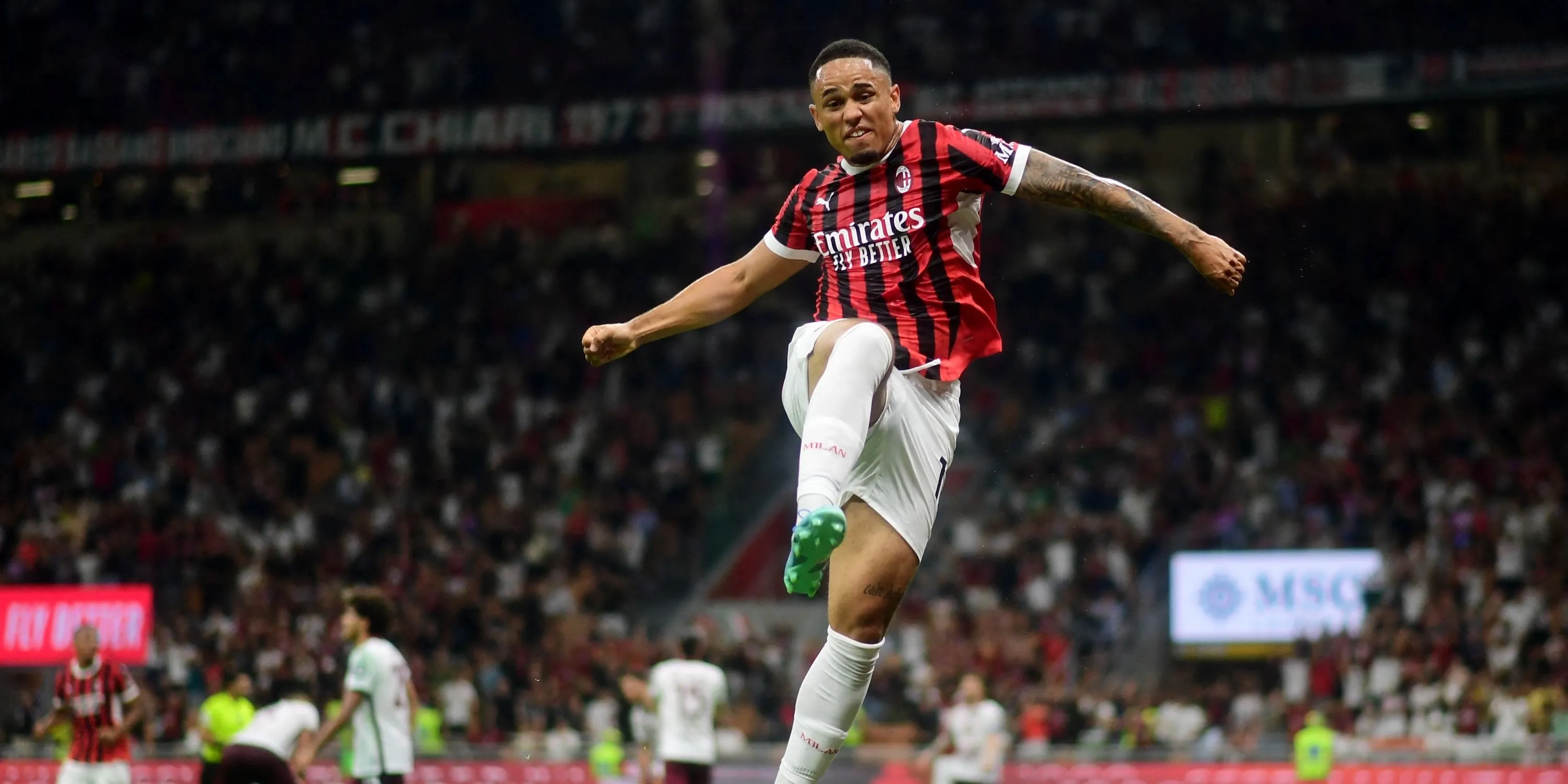 Noah Okafor, cựu cầu thủ AC Milan, ăn mừng bàn thắng