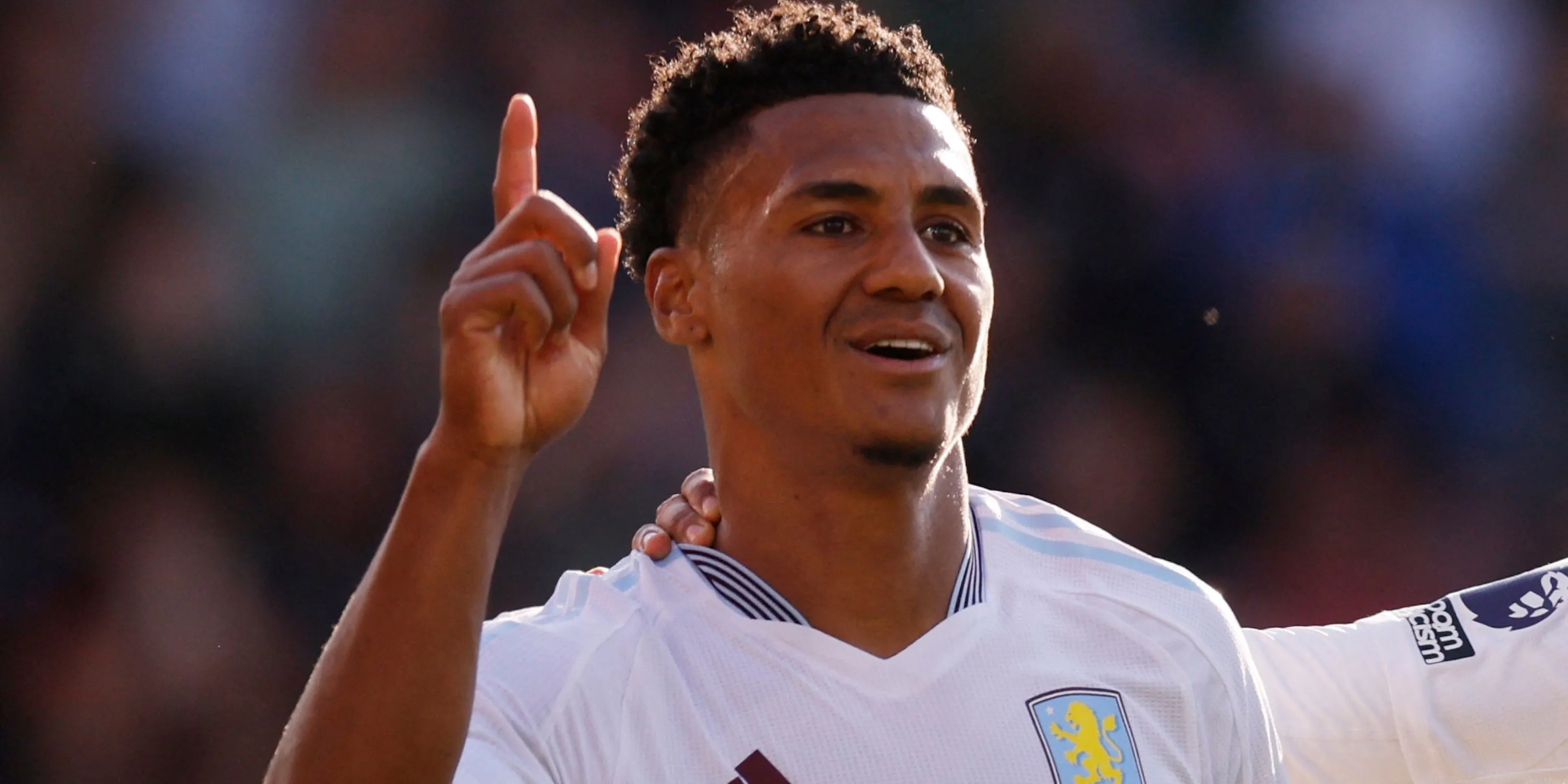 Ollie Watkins ăn mừng bàn thắng cho Aston Villa