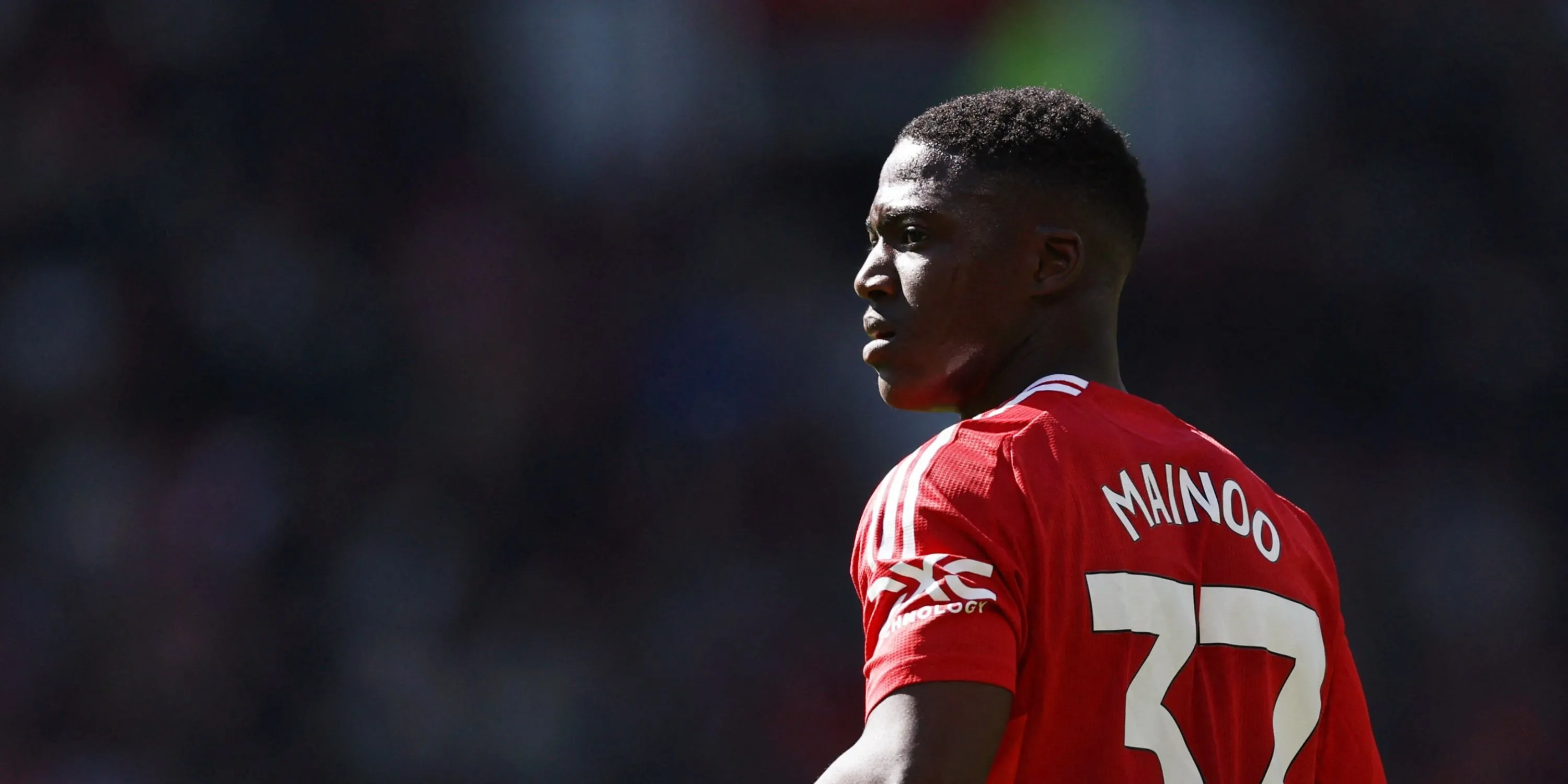 Tiền vệ trẻ Kobbie Mainoo của Manchester United thi đấu