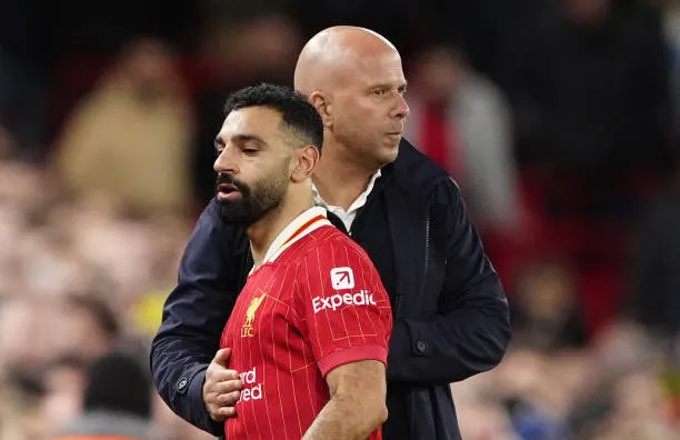 Arne Slot áp dụng biện pháp chiến thuật với Salah tại Liverpool