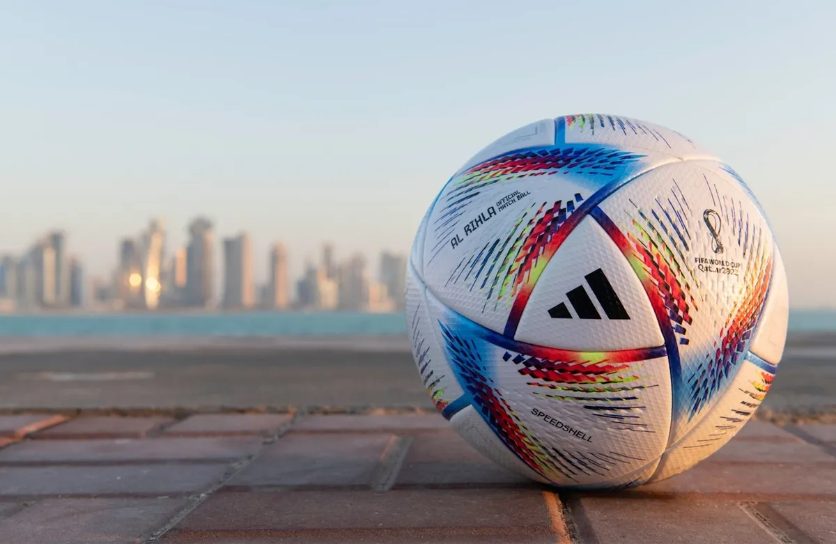 Bóng Al Rihla chính thức World Cup 2022, trọng lượng 420g, ảnh hưởng tới cú sút và kiểm soát.