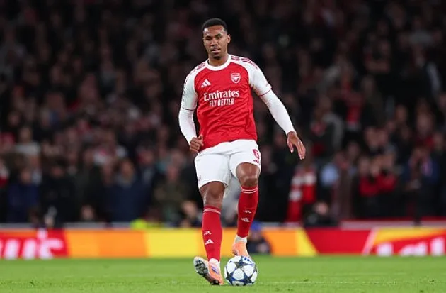 Gabriel rời sân vì chấn thương trong trận gặp Atletico Madrid, có nguy cơ lỡ trận Crystal Palace
