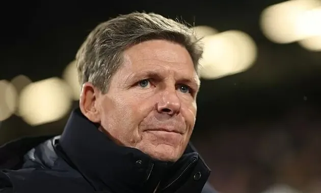 HLV Oliver Glasner chỉ đạo trận đấu, cảnh báo vấn đề dứt điểm của Palace