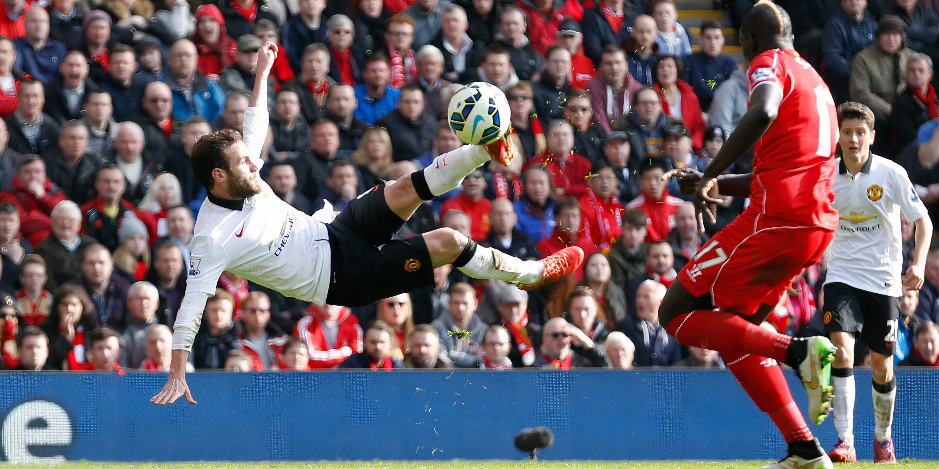 Juan Mata rực sáng tại Anfield giúp Man Utd thắng Liverpool mùa 2014/15