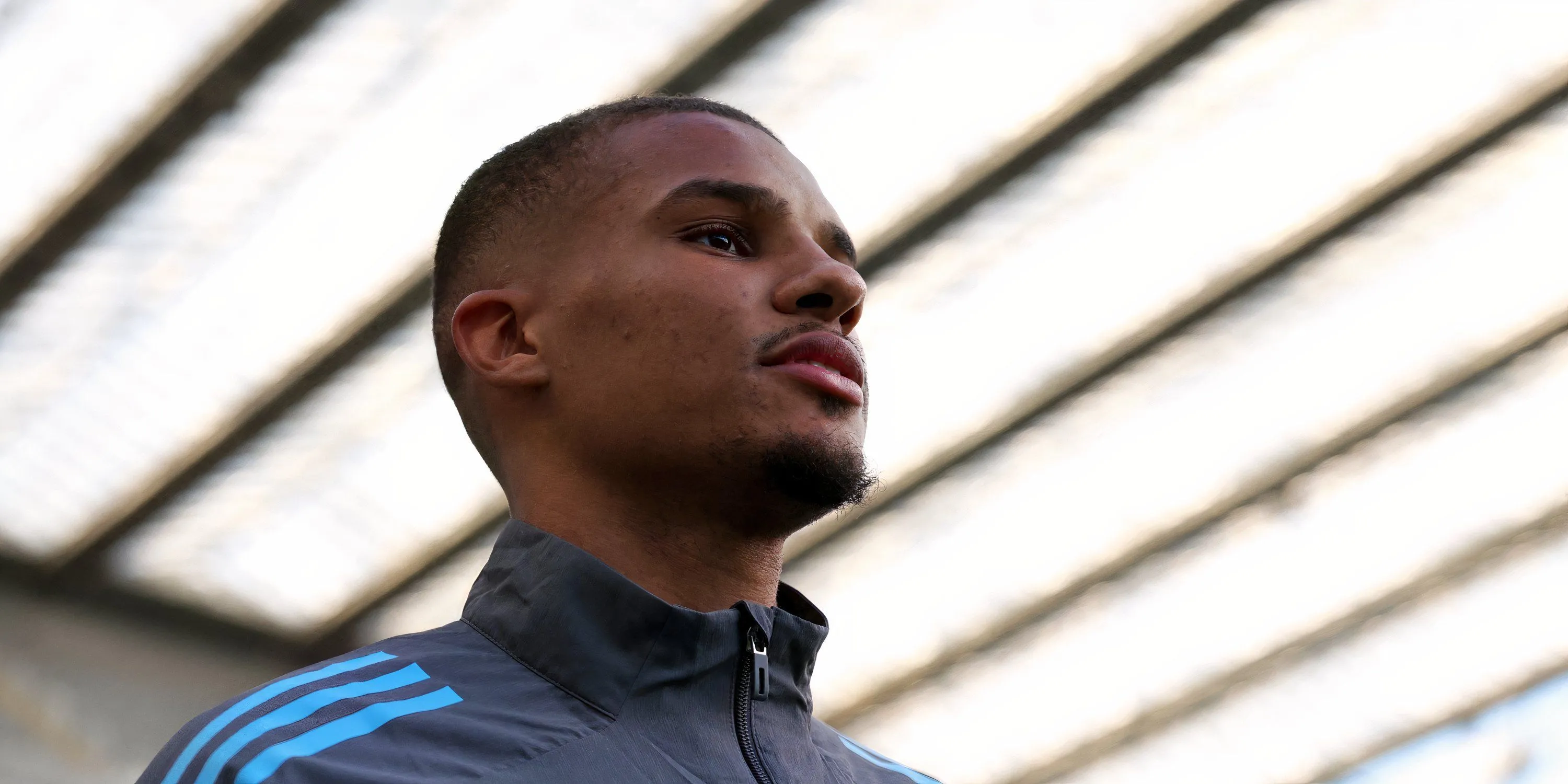 Malick Thiaw trong màu áo Newcastle, trung vệ cao lớn, chuyền chính xác 88%