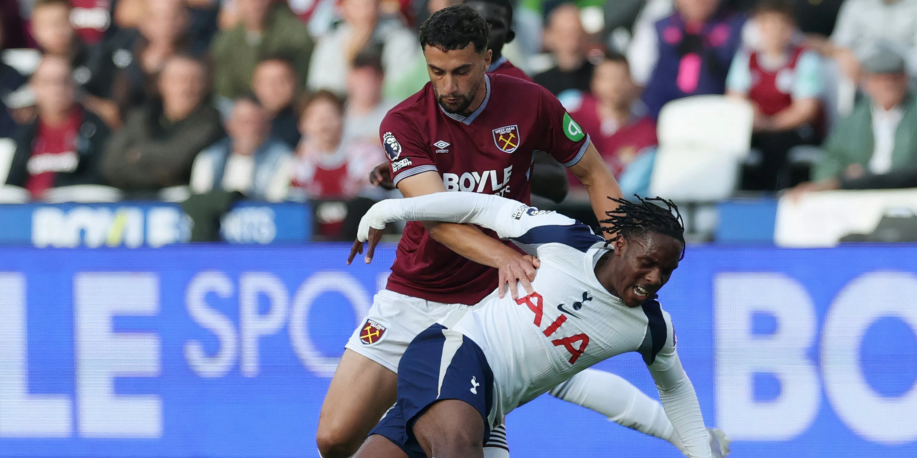 Max Kilman trong màu áo West Ham, hình ảnh cho thấy pha tranh chấp ở hàng phòng ngự