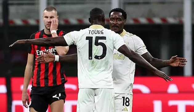 Pisa gây nhiều khó khăn cho AC Milan với các tình huống phản công và áp lực ở hàng thủ.