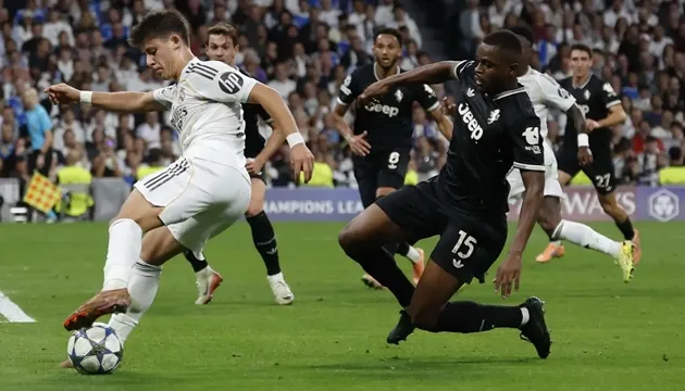 Sao trẻ giàu tiềm năng Arda Guler trong màu áo Real Madrid tại Bernabeu.