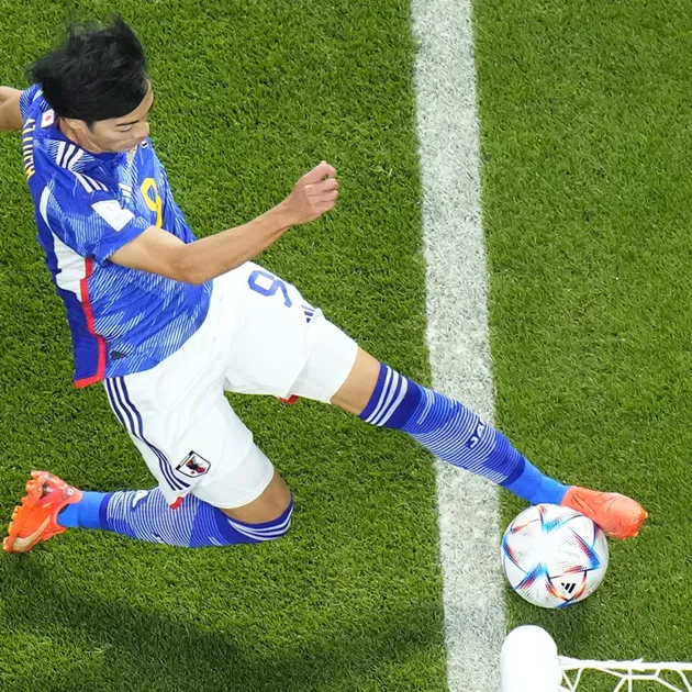 Bóng sống hay bóng chết? Luật FIFA, VAR và những tình huống gây tranh cãi